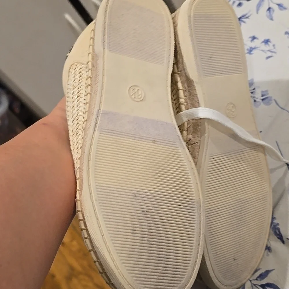 ❤️10/$40 New Women's Cream and Tan Sneakers